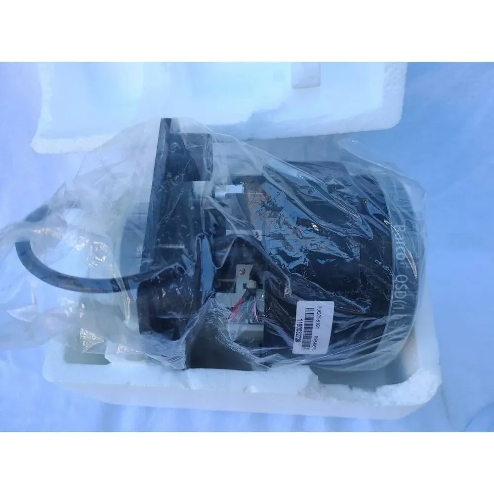 NEW Barco R9849975 projector lens for SIM 7 Series QSD(1.0-1.4:1)